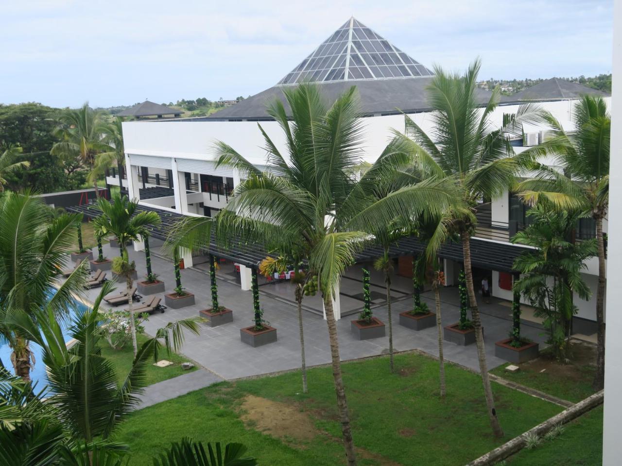 นาเซา รีสอร์ต แอนด์ วิลลา Hotel นาดี ภายนอก รูปภาพ