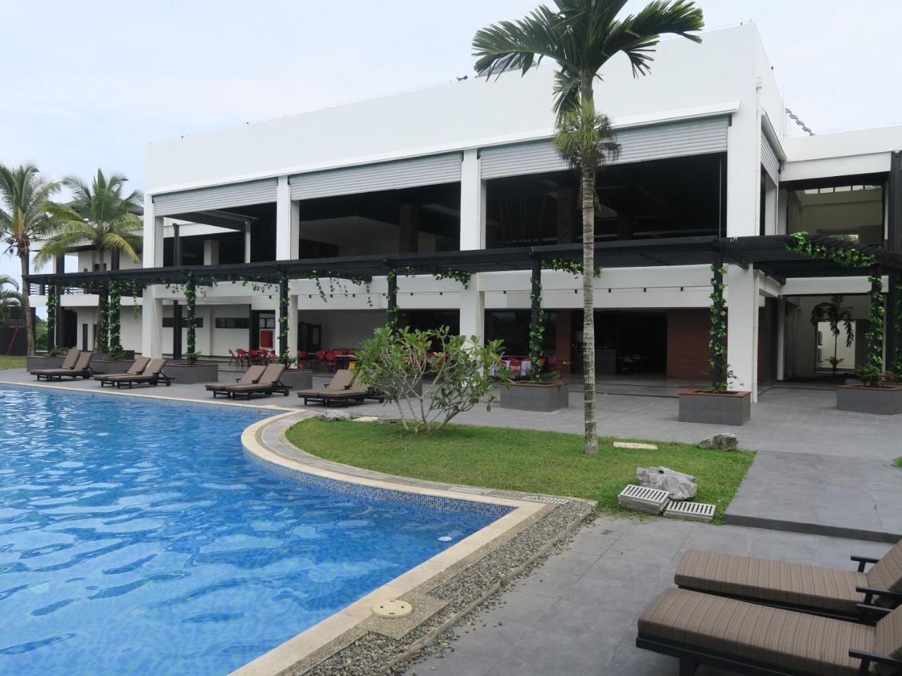 นาเซา รีสอร์ต แอนด์ วิลลา Hotel นาดี ภายนอก รูปภาพ